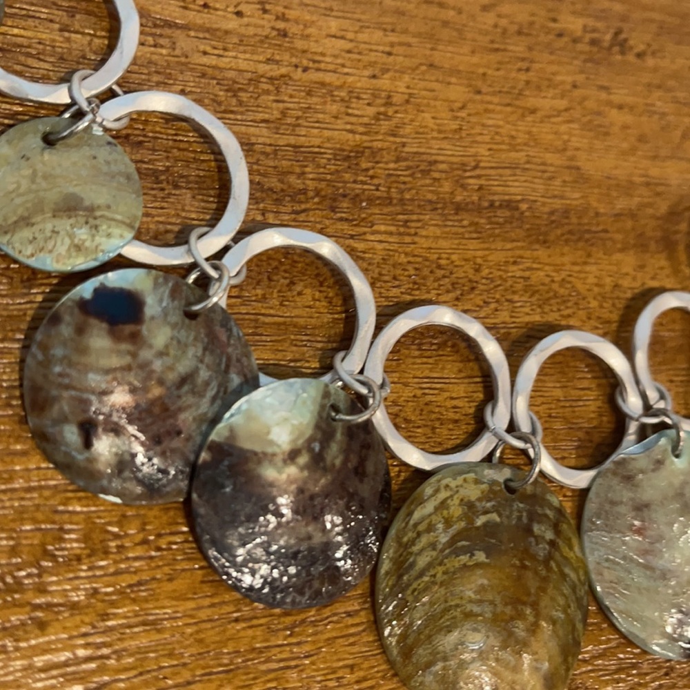 Shell circle necklace - Picture 3 of 8